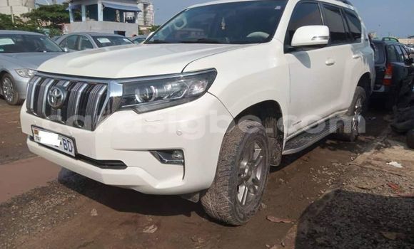 Acheter Occasion Voiture Toyota Land Cruiser Prado Blanc à Lomé, Togo Acheter Occasion Voiture Toyota Land Cruiser Prado Blanc à Lomé, Togo