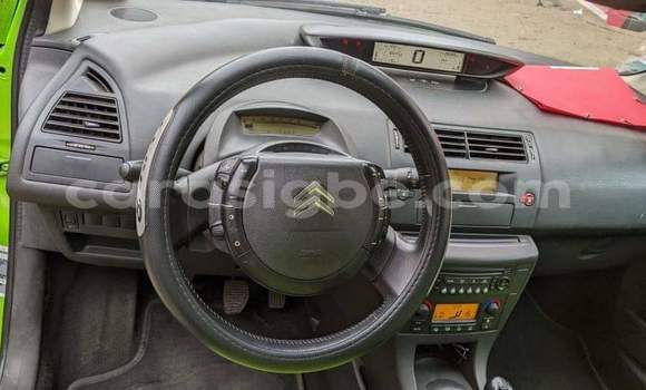 Acheter Occasion Voiture Citroen C4 Vert à Lomé, Togo Acheter Occasion Voiture Citroen C4 Vert à Lomé, Togo