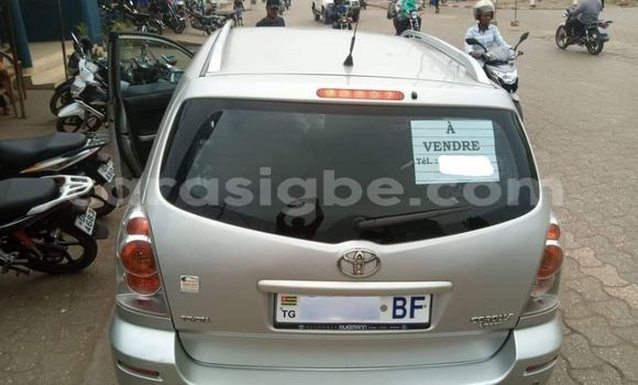Acheter Occasion Voiture Toyota Corolla Verso Gris à Lomé, Togo Acheter Occasion Voiture Toyota Corolla Verso Gris à Lomé, Togo