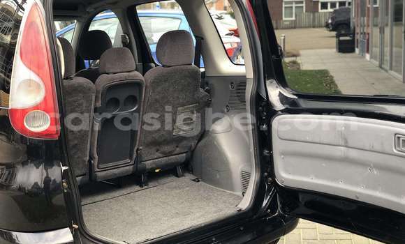 Acheter Import Voiture Toyota Yaris Verso Noir à Lomé, Togo Acheter Import Voiture Toyota Yaris Verso Noir à Lomé, Togo