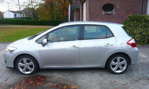 Buy Import Toyota Auris Silver Car in Amoutivé in Togo Buy Import Toyota Auris Silver Car in Amoutivé in Togo
