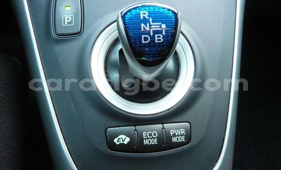 Buy Import Toyota Auris Silver Car in Amoutivé in Togo Buy Import Toyota Auris Silver Car in Amoutivé in Togo