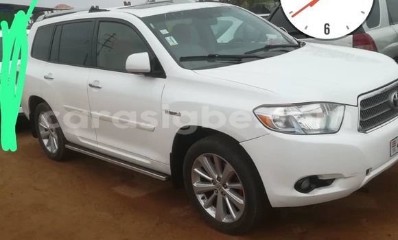 Acheter Occasion Voiture Toyota Highlander Blanc à Lomé, Togo Acheter Occasion Voiture Toyota Highlander Blanc à Lomé, Togo