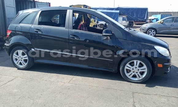 Buy Used Mercedes-Benz C-Classe Black Car in Lome in Togo Buy Used Mercedes-Benz C-Classe Black Car in Lome in Togo