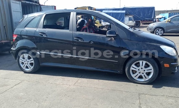 Buy Used Mercedes-Benz C-Classe Black Car in Lome in Togo Buy Used Mercedes-Benz C-Classe Black Car in Lome in Togo