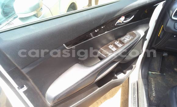 Buy Used Kia Sorento White Car in Lome in Togo Buy Used Kia Sorento White Car in Lome in Togo