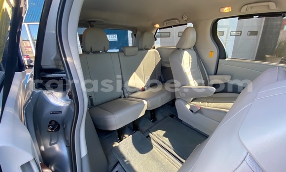 Buy Used Toyota Sienna Other Car in Lome in Togo