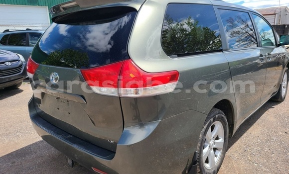 Buy Used Toyota Sienna Other Car in Lome in Togo Buy Used Toyota Sienna Other Car in Lome in Togo