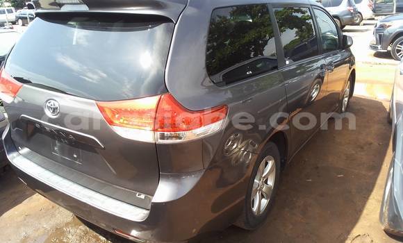 Buy Used Toyota Sienna Other Car in Lome in Togo Buy Used Toyota Sienna Other Car in Lome in Togo