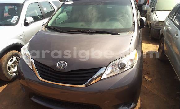 Buy Used Toyota Sienna Other Car in Lome in Togo Buy Used Toyota Sienna Other Car in Lome in Togo