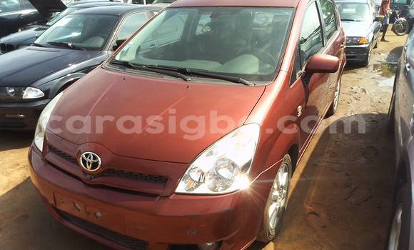Buy Used Toyota Corolla Verso Red Car in Lome in Togo Buy Used Toyota Corolla Verso Red Car in Lome in Togo