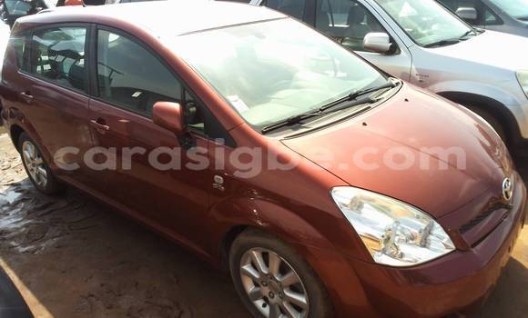 Buy Used Toyota Corolla Verso Red Car in Lome in Togo Buy Used Toyota Corolla Verso Red Car in Lome in Togo