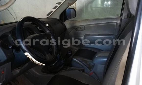 Buy Used Toyota Hilux White Car in Lome in Togo Buy Used Toyota Hilux White Car in Lome in Togo