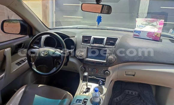 Buy Used Toyota Highlander Silver Car in Lome in Maritime Buy Used Toyota Highlander Silver Car in Lome in Maritime