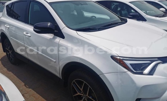 Acheter Occasion Voiture Toyota RAV4 Blanc à Lomé, Togo