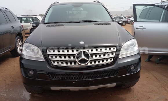 Acheter Occasion Voiture Mercedes‒Benz ML-Class Noir à Lomé au Togo Acheter Occasion Voiture Mercedes‒Benz ML-Class Noir à Lomé au Togo