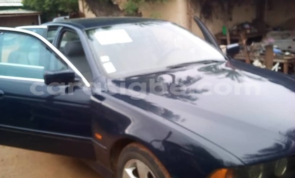 Acheter Occasion Voiture BMW E30 Noir à Lomé, Maritime Acheter Occasion Voiture BMW E30 Noir à Lomé, Maritime