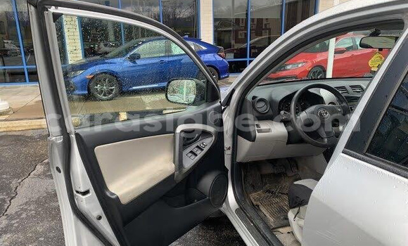 Buy Import Toyota RAV4 Silver Car in Xédranawoe in Togo Buy Import Toyota RAV4 Silver Car in Xédranawoe in Togo