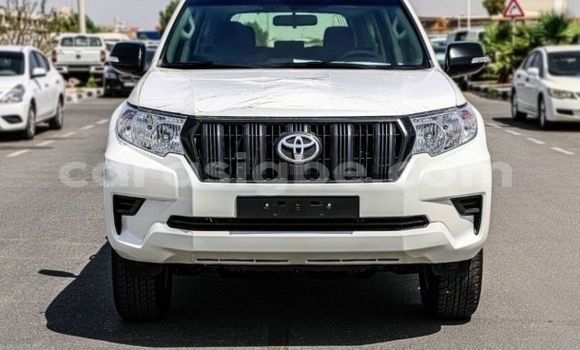 Acheter Import Voiture Toyota Land Cruiser Prado Blanc à Bé, Togo Acheter Import Voiture Toyota Land Cruiser Prado Blanc à Bé, Togo