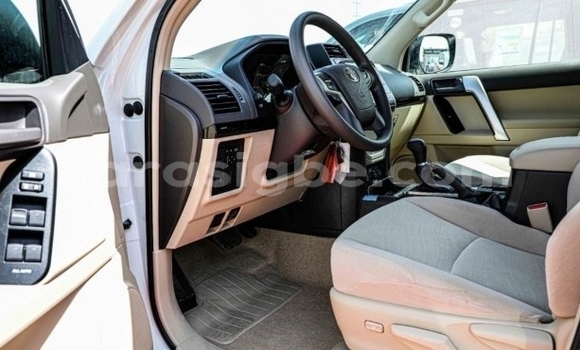 Acheter Import Voiture Toyota Land Cruiser Prado Blanc à Bé, Togo Acheter Import Voiture Toyota Land Cruiser Prado Blanc à Bé, Togo