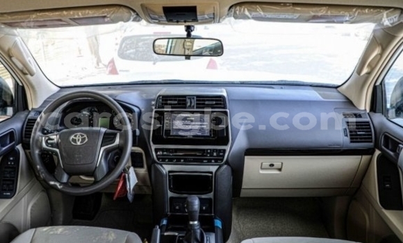 Acheter Import Voiture Toyota Land Cruiser Prado Blanc à Bé, Togo Acheter Import Voiture Toyota Land Cruiser Prado Blanc à Bé, Togo