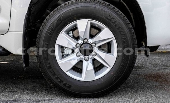 Acheter Import Voiture Toyota Land Cruiser Prado Blanc à Bé, Togo Acheter Import Voiture Toyota Land Cruiser Prado Blanc à Bé, Togo