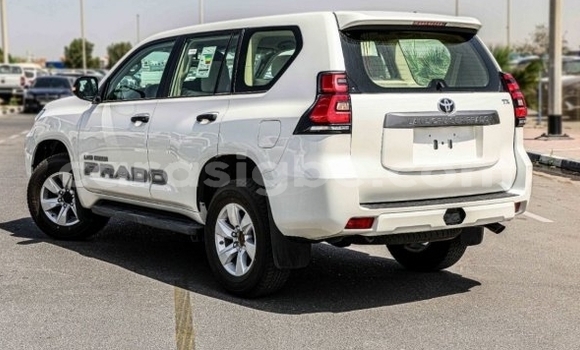 Acheter Import Voiture Toyota Land Cruiser Prado Blanc à Bé, Togo Acheter Import Voiture Toyota Land Cruiser Prado Blanc à Bé, Togo