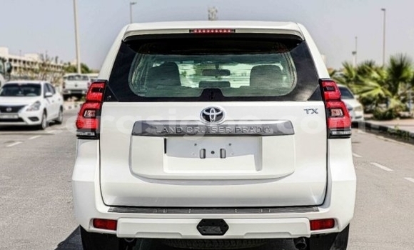 Acheter Import Voiture Toyota Land Cruiser Prado Blanc à Bé, Togo Acheter Import Voiture Toyota Land Cruiser Prado Blanc à Bé, Togo