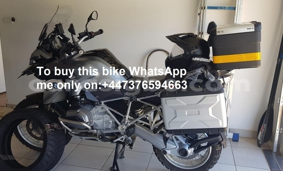 Acheter Occasion Moto BMW R1200GS Adventure Gris à Lomé, Togo Acheter Occasion Moto BMW R1200GS Adventure Gris à Lomé, Togo