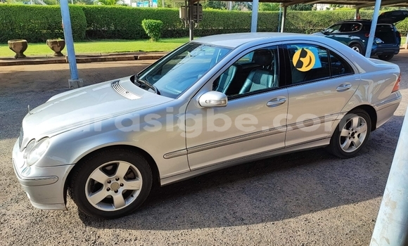 Acheter Occasion Voiture Mercedes-Benz C180 COUPE Gris à Lomé, Togo Acheter Occasion Voiture Mercedes-Benz C180 COUPE Gris à Lomé, Togo