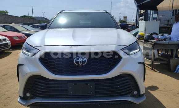 Acheter Occasion Voiture Toyota Highlander Blanc à Lomé, Togo Acheter Occasion Voiture Toyota Highlander Blanc à Lomé, Togo