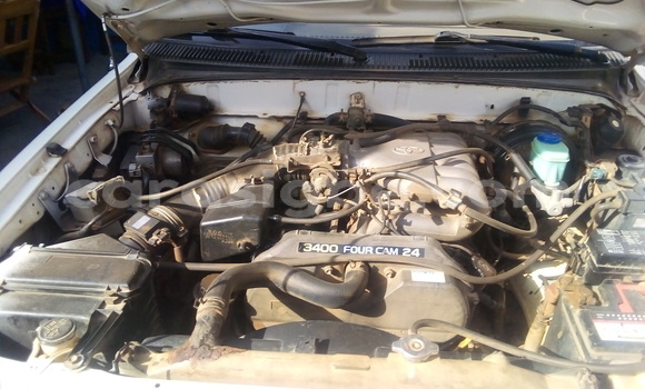 Acheter Occasion Voiture Toyota 4Runner Blanc à Kpalime, Plateaux