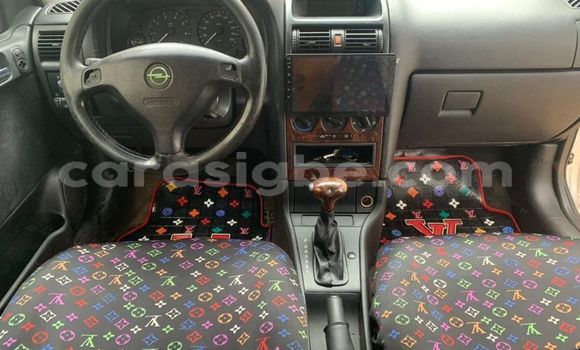 Acheter Occasion Voiture Opel Astra Gris à Lomé, Togo Acheter Occasion Voiture Opel Astra Gris à Lomé, Togo