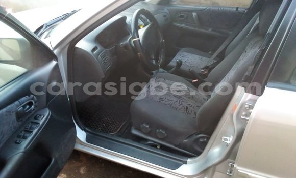 Acheter Occasion Voiture Mazda 323 Gris à Lomé, Togo Acheter Occasion Voiture Mazda 323 Gris à Lomé, Togo