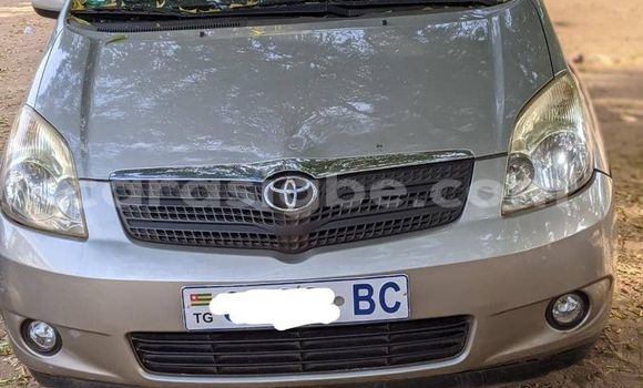 Acheter Occasion Voiture Toyota Corolla Verso Gris à Lomé, Togo Acheter Occasion Voiture Toyota Corolla Verso Gris à Lomé, Togo