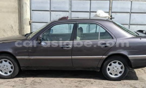 Acheter Occasion Voiture Mercedes‒Benz C–Class Marron à Lomé, Togo Acheter Occasion Voiture Mercedes‒Benz C–Class Marron à Lomé, Togo