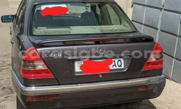 Acheter Occasion Voiture Mercedes‒Benz C–Class Marron à Lomé, Togo Acheter Occasion Voiture Mercedes‒Benz C–Class Marron à Lomé, Togo