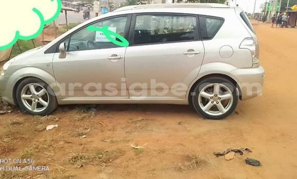 Acheter Occasion Voiture Toyota Corolla Verso Gris à Lomé, Togo Acheter Occasion Voiture Toyota Corolla Verso Gris à Lomé, Togo