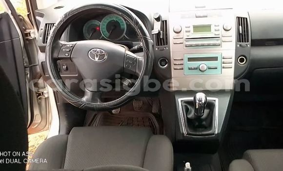 Acheter Occasion Voiture Toyota Corolla Verso Gris à Lomé, Togo Acheter Occasion Voiture Toyota Corolla Verso Gris à Lomé, Togo