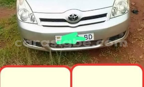 Acheter Occasion Voiture Toyota Corolla Verso Gris à Lomé, Togo Acheter Occasion Voiture Toyota Corolla Verso Gris à Lomé, Togo