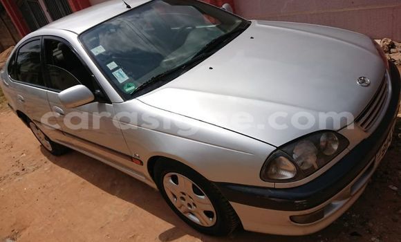 Acheter Occasion Voiture Toyota Avensis Gris à Lomé, Togo Acheter Occasion Voiture Toyota Avensis Gris à Lomé, Togo