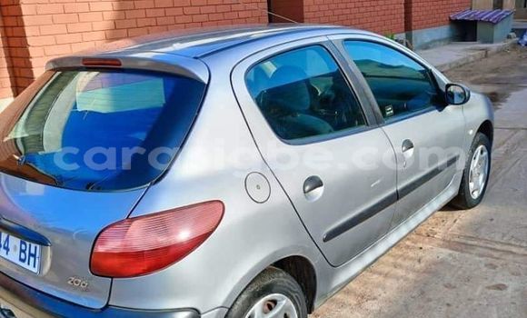 Acheter Occasion Voiture Peugeot 206 Gris à Lomé, Togo Acheter Occasion Voiture Peugeot 206 Gris à Lomé, Togo