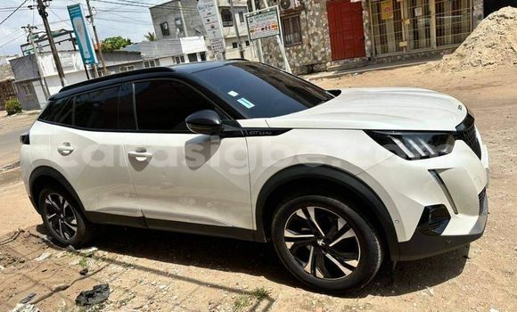 Acheter Occasion Voiture Peugeot 2008 Blanc à Lomé, Togo Acheter Occasion Voiture Peugeot 2008 Blanc à Lomé, Togo