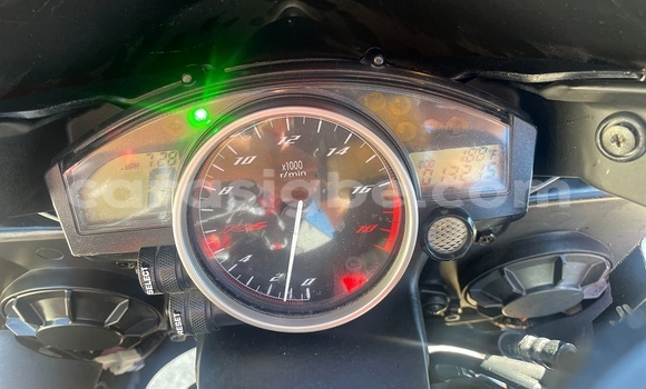 Buy Used Yamaha R1 White Bike in Lome in Togo Buy Used Yamaha R1 White Bike in Lome in Togo