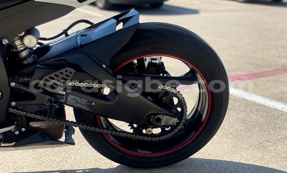 Buy Used Yamaha R1 White Bike in Lome in Togo Buy Used Yamaha R1 White Bike in Lome in Togo