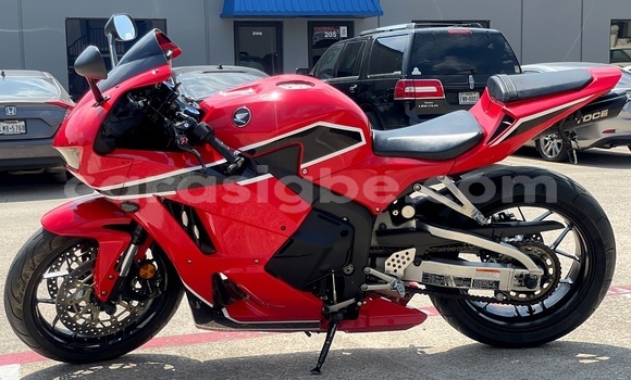 Buy Used Honda CBR Red Bike in Lome in Togo Buy Used Honda CBR Red Bike in Lome in Togo
