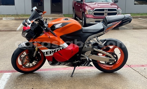 Buy Used Honda CBR 1000 RR Other Bike in Lome in Togo Buy Used Honda CBR 1000 RR Other Bike in Lome in Togo