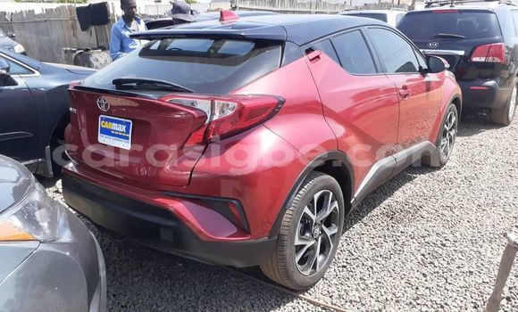 Acheter Occasion Voiture Toyota C-HR Rouge à Lomé, Togo Acheter Occasion Voiture Toyota C-HR Rouge à Lomé, Togo