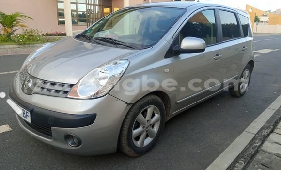 Buy Used Nissan Note Silver Car in Lome in Togo Buy Used Nissan Note Silver Car in Lome in Togo