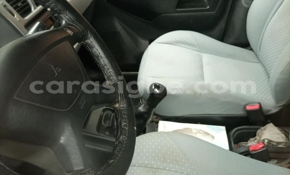 Buy Used Nissan Pathfinder Silver Car in Lome in Togo Buy Used Nissan Pathfinder Silver Car in Lome in Togo